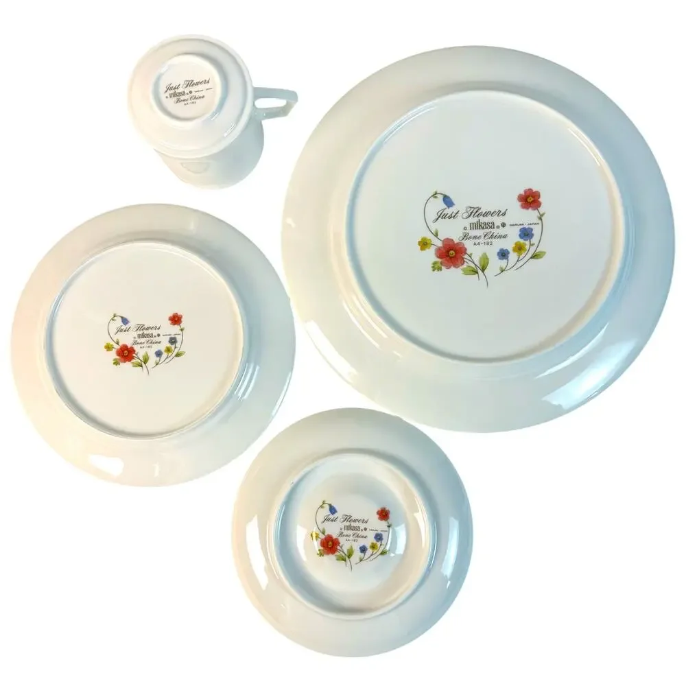 Mikasa Bone China Japan 1974-1996 Retired 'Just Flowers' 4-Piece Place Setting